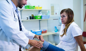 dor nos joelhos o que fazer